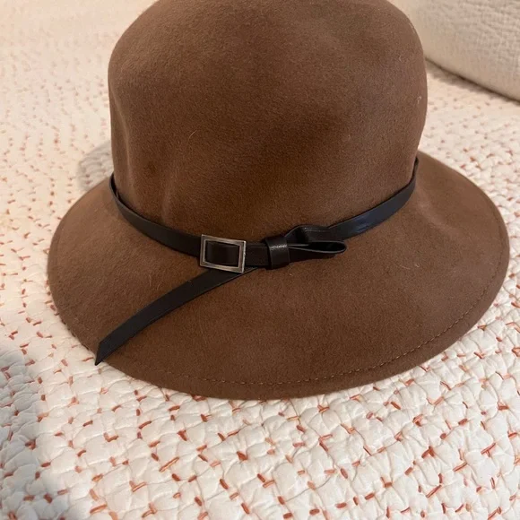 Brown Felt Hat with Dark Brown Band (like a Clouche hat) - Picture 3 of 5